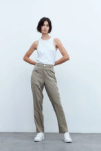 Load image into Gallery viewer, PANTALON DE LYOCELL VERDE OLIVA