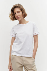 REMERA ESCOTE BASE CON BARCODERIE EN LA ESPALDA  - BLANCO