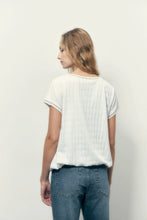 Load image into Gallery viewer, REMERA ESCOTE BASE CON ESTAMPA PUFF PRINT