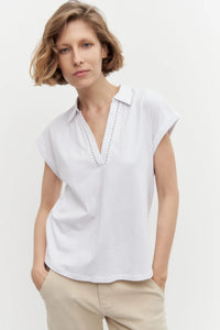 REMERA ESCOTE V CON CUELLO CAMISERO