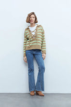 Load image into Gallery viewer, SWEATER RAYADO CON OJALILLOS